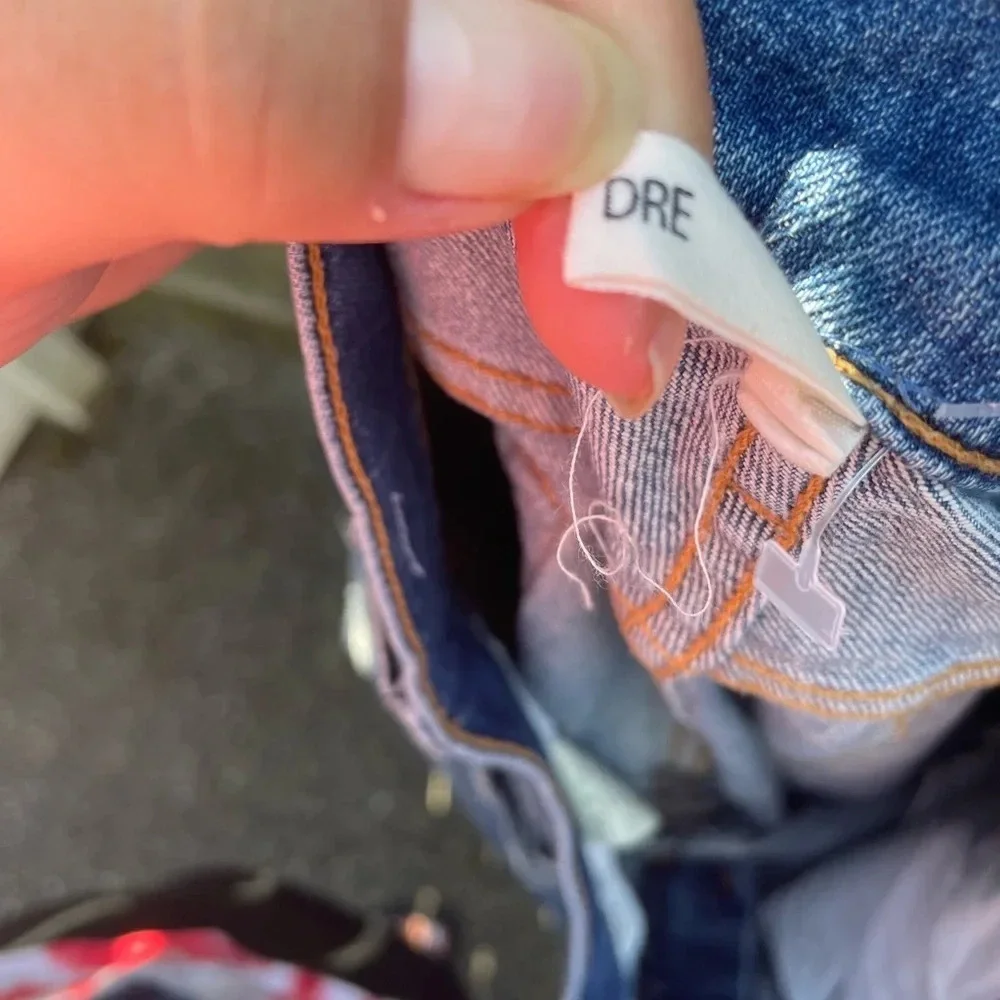 RAG & BONE DRE DISTRESSED JEANS